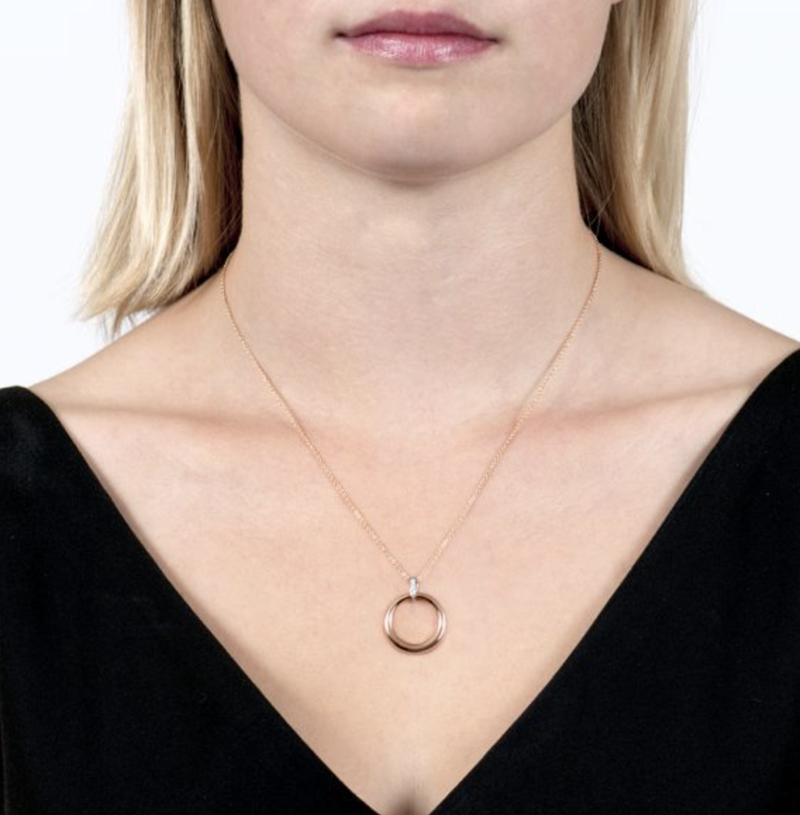 Diamond Link Circle Pendant Necklace